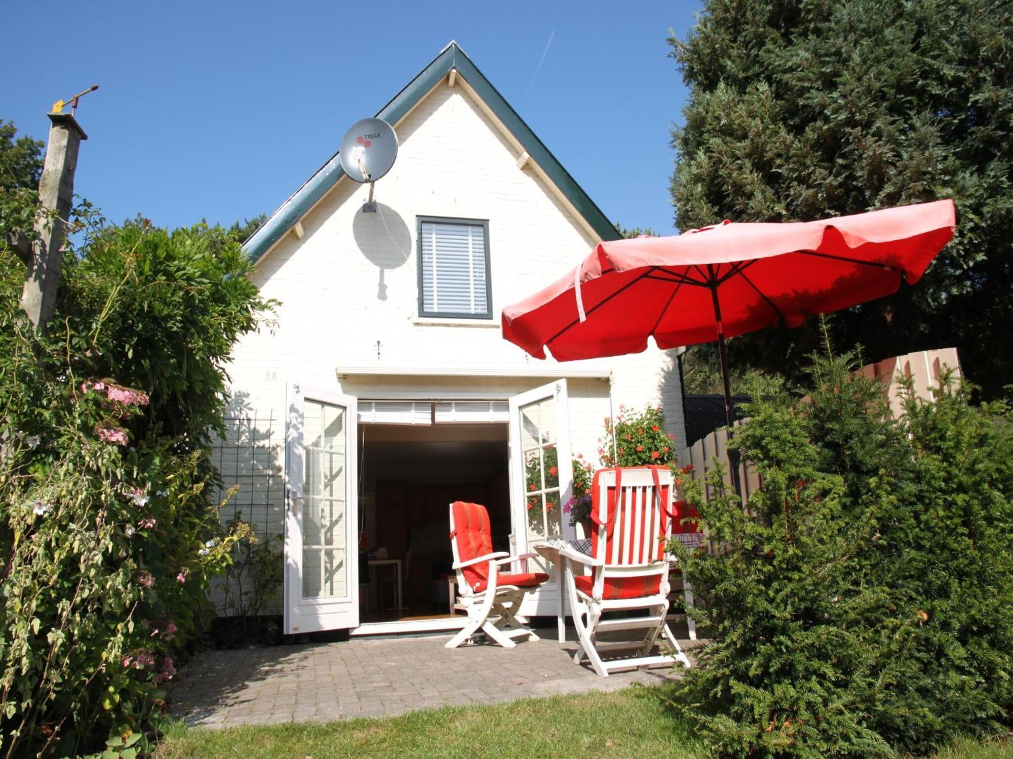 Pleasing Holiday Home In Schoorl With Patio Екстер'єр фото